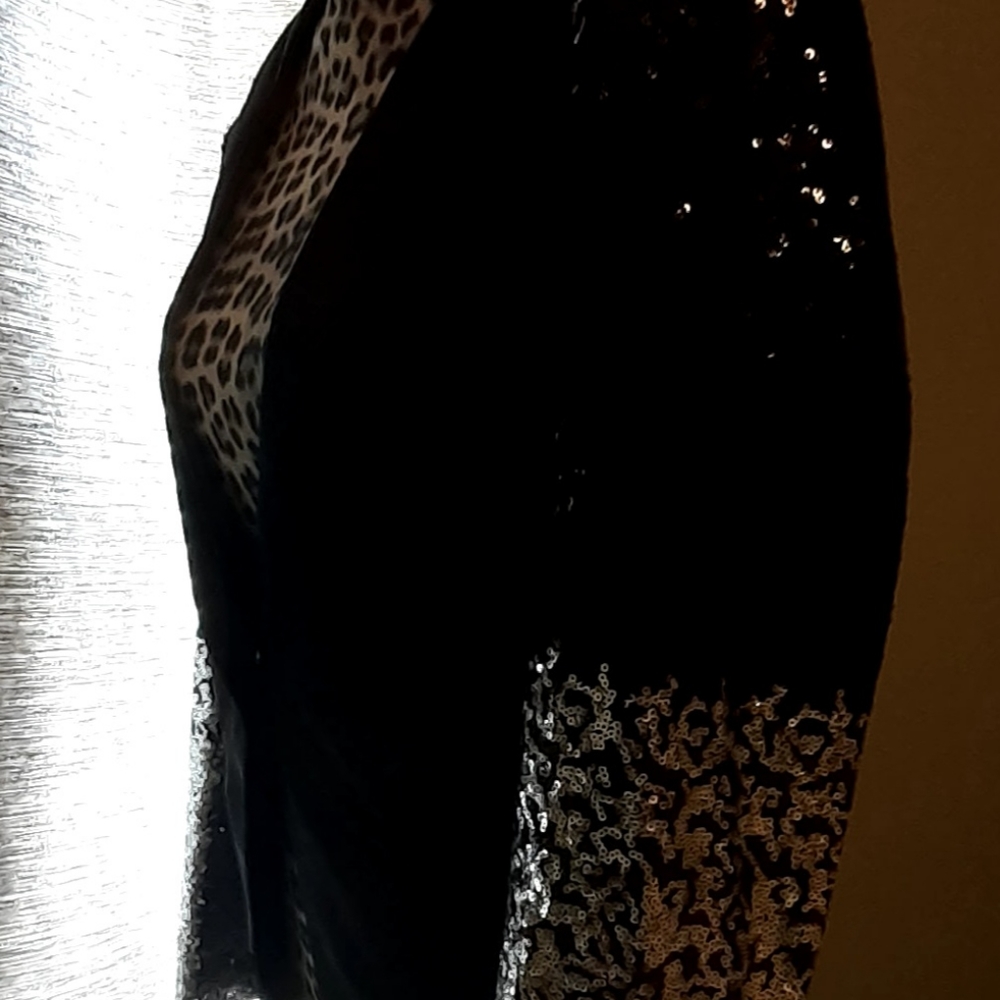 Vest - Picture 2 of 7
